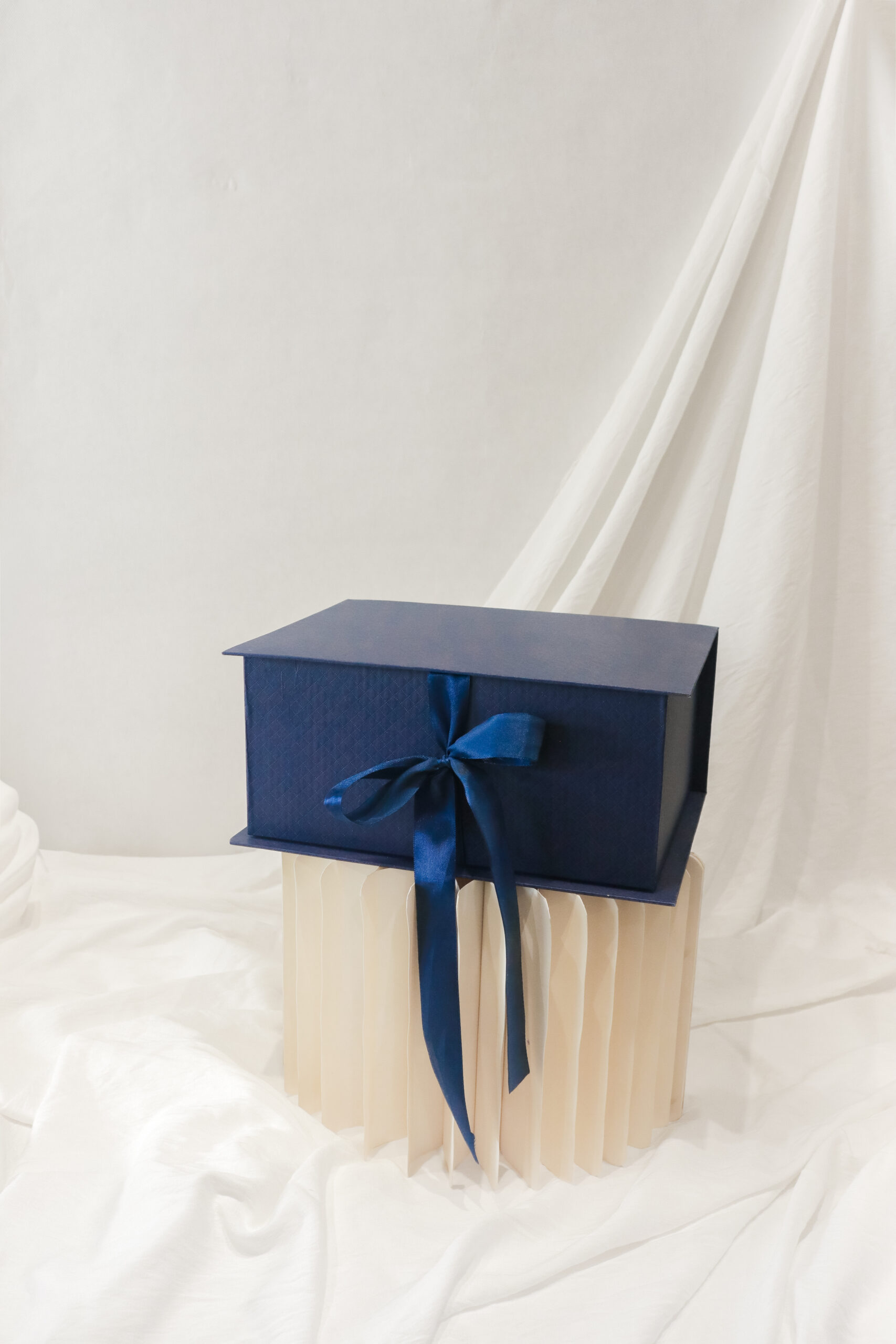 RIBBON BOUND BOX - Image 4